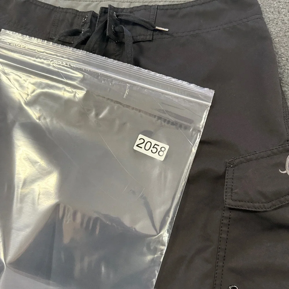 Y2K Quiksilver Board Shorts Mens 32 Black Good Cargo Pocket Surf Trunks